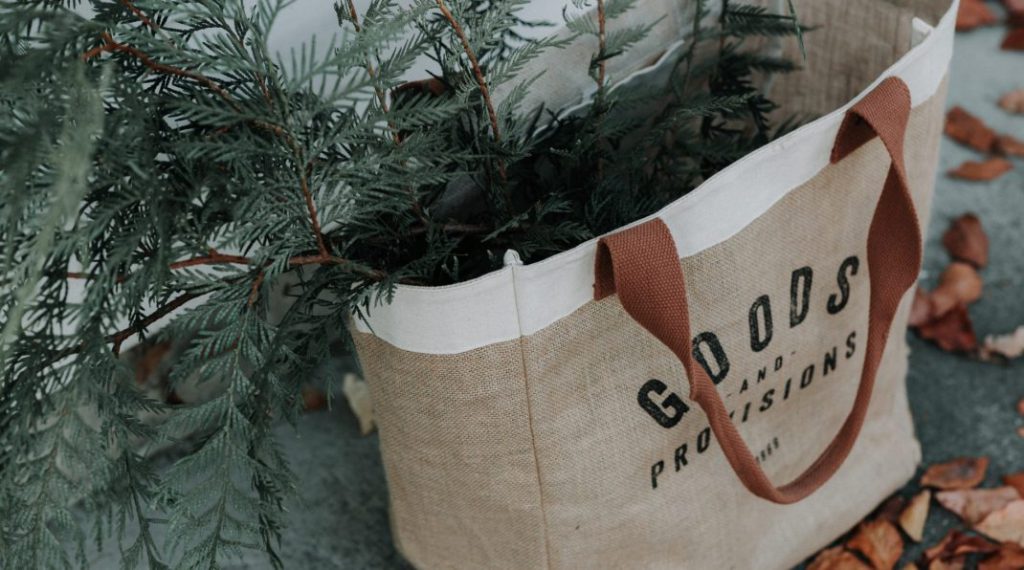 Có 3 cây vàng và 200 triệu tiết kiệm, nên mua nhà năm sau không?