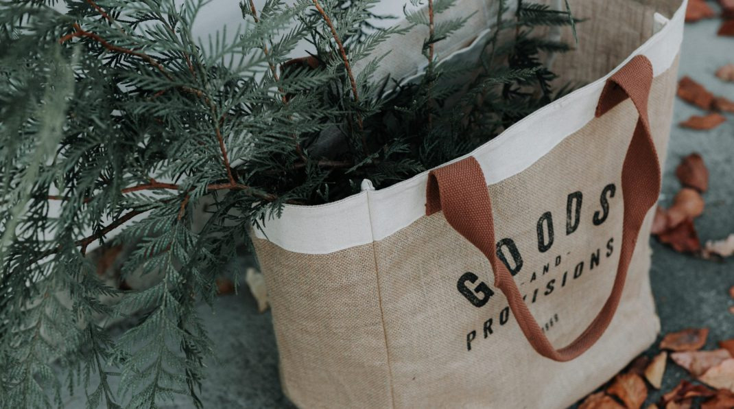 Có 3 cây vàng và 200 triệu tiết kiệm, nên mua nhà năm sau không?